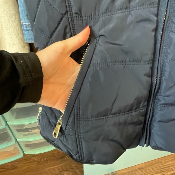 { Old Khaki } ladies puffer jacket with packable hood. - Picture 4 of 9